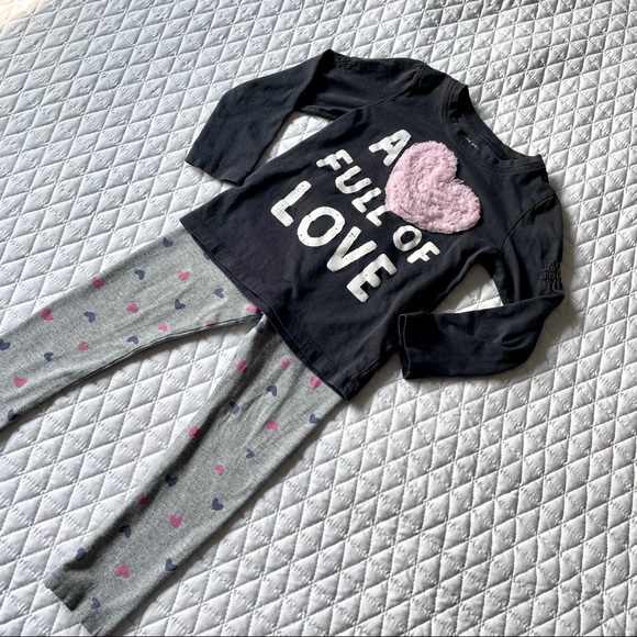 Heart & Love Theme Clothing Bundle (Top and Leggings) 💖 - Picture 2 of 4